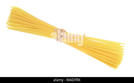 Mazzetto pasta spaghetti maccheroni isolati su sfondo bianco Foto Stock