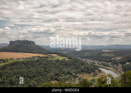 Elbe Valley vicino a Konigstein, Bassa Sassonia, Germania Foto Stock