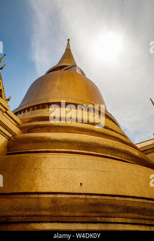 Cupola dorata teca, Phra Siratana Chedi, al Grand Palace di Bangkok, Tailandia. Foto Stock