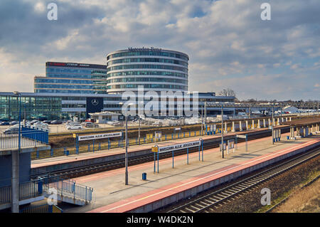Varsavia, Polonia - Marzo 05, 2017: showroom aziendale e servizio di Mercedes-Benz Warszawa. Operativo dal maggio 2004 come filiale di Daimler AG. Esso Foto Stock