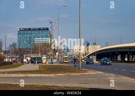 Varsavia, Polonia - Marzo 05, 2017: Stazione Ferroviaria Ovest PKP Warszawa Zachodnia è in costruzione la proprietà di Varsavia nel distretto di Ochota Juruzalimskie Foto Stock