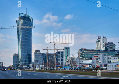 Varsavia, Polonia - 05 Marzo 2017: La guglia di Varsavia è un complesso di Neomodern edifici per uffici a Varsavia in Polonia costruito dal belga real estate Foto Stock