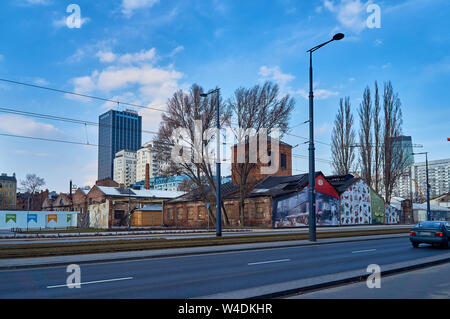 Varsavia, Polonia - Marzo 05, 2017: Vista di Varsavia in primavera - il contrasto di costruzioni vecchie e nuove Foto Stock