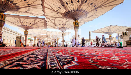 Questo Santo masjid situato nella città di Medina in Arabia Saudita. È una della più grande moschea del mondo è il secondo sito più sacro in ISL Foto Stock