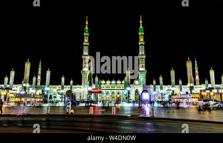 Il Santo Masjid Madinah Bella vista notturna. Foto Stock