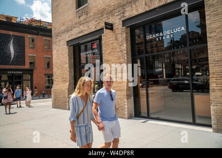 Il raffinato Dean & DeLuca fase store nel Meatpacking District di New York di Domenica, 21 luglio 2019. Di fronte alla concorrenza di una miriade di altre fonti il trail-blazing Dean & DeLuca ha accumulato un numero di fatture non pagate e non viene fornito da alcuni dei suoi fornitori. (© Richard B. Levine) Foto Stock