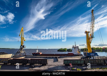 Vyborg, Russia, luglio 03, 2019: porto affacciato sul golfo di Vyborg Foto Stock