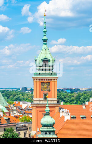 Varsavia, Polonia - 19 luglio 2019: Il Castello Reale in Piazza Castello all'ingresso della Varsavia Città Vecchia è una delle capitali più riconoscibile lan Foto Stock