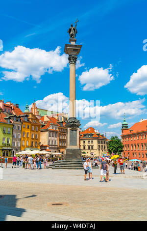 Varsavia, Polonia - Luglio 19, 2019: Vista di Sigismondo la colonna e la Piazza del Castello di Varsavia Old Town. Originariamente eretto nel 1644, la colonna è una delle guerre Foto Stock