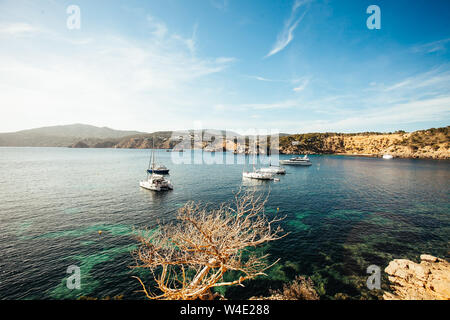 Es Vedra isola di Ibiza Cala d Hort a isole baleari Foto Stock