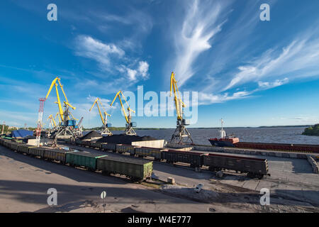 Vyborg, Russia, luglio 03, 2019: porto affacciato sul golfo di Vyborg Foto Stock