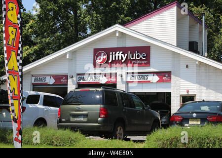 Princeton New Jersey - Giugno 23, 2019: Jiffy automobile di lubrificazione impianto di servizio. Jiffy Lube è una catena di oltre 2.000 aziende in Nord America offerin Foto Stock