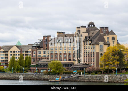 Alberghi Delta by Marriott, Victoria Ocean Pointe Resort è visto in un giorno nuvoloso in Victoria, BC. Foto Stock