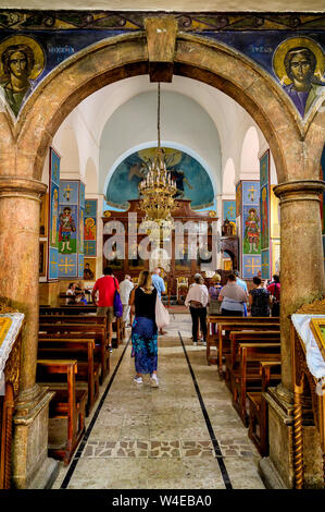 La greco-ortodossa Basilica di San Giorgio a Madaba, Giordania Foto Stock