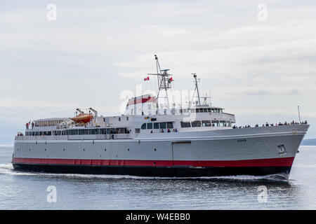 MV Coho passeggeri e veicolo traghetto visto navigare nel porto nel centro di Victoria, BC. Foto Stock