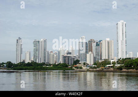 Vista del Coco del Mar skyllne area in San Francisco, Panama City Foto Stock