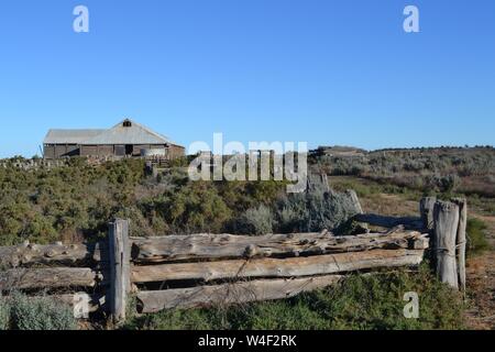 Patrimonio vecchio capannone di taglio in Lake Mungo World Heritage national park in outback Australia Foto Stock