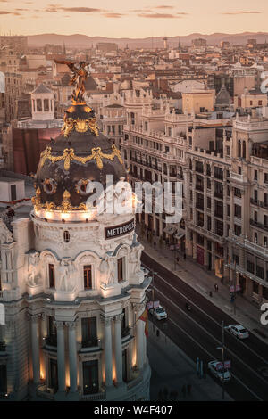 Vista aerea della Gran Via e metropoli Hotel Edificio - Madrid, Spagna Foto Stock