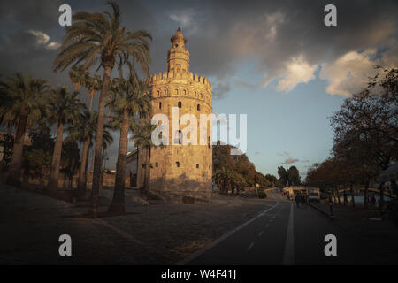 Torre del Oro tower - Siviglia, in Andalusia, Spagna Foto Stock