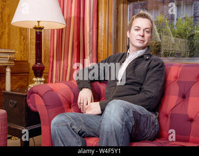 Julian Clary comico inglese fotografato il Covent Garden Hotel, Londra, Inghilterra, Regno Unito. Foto Stock