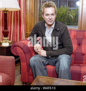Julian Clary comico inglese fotografato il Covent Garden Hotel, Londra, Inghilterra, Regno Unito. Foto Stock