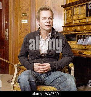 Julian Clary comico inglese fotografato il Covent Garden Hotel, Londra, Inghilterra, Regno Unito. Foto Stock