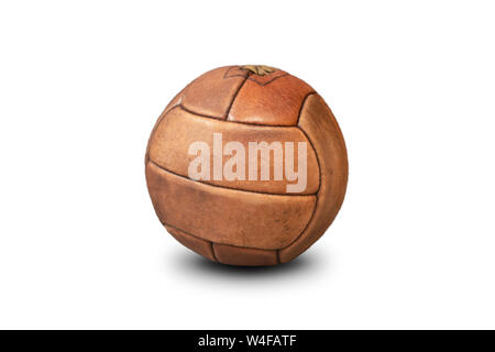 Antiquariato palla calcio risale ai primi del XX secolo. Vecchio Pallone da calcio isolati su sfondo bianco Foto Stock