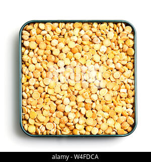 Piselli cereali sul bianco sfondo isolato Foto Stock