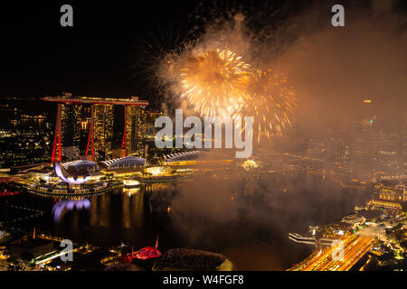 Fuochi d'artificio su marina bay singapore Foto Stock