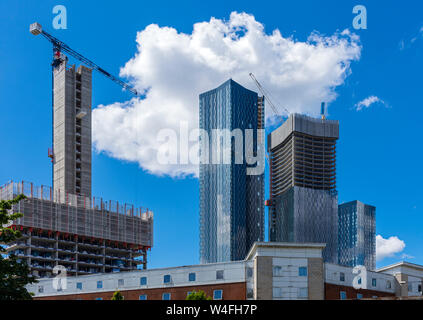 Il River Street Tower e tre dei quattro Deansgate Square blocchi di appartamenti in costruzione (Jun 19). Manchester, Inghilterra, Regno Unito. Foto Stock