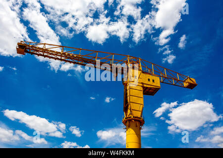 Nantes, la gru gialla Titan, dipartimento Lore Atlantique, Pays de la Loire, Francia Foto Stock