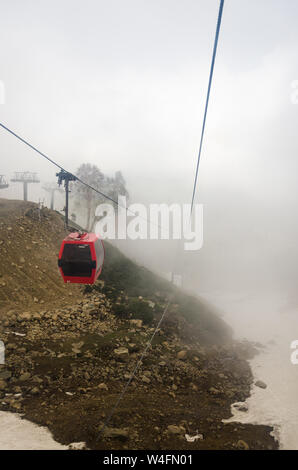 Gulmarg Gondola Fase 2 Dal Kongdoori Apharwat al picco a Gulmarg, Jammu e Kashmir India Foto Stock