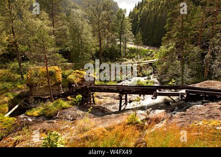 Molto vecchi mulini con tetti erbosi in Norvegia Foto Stock