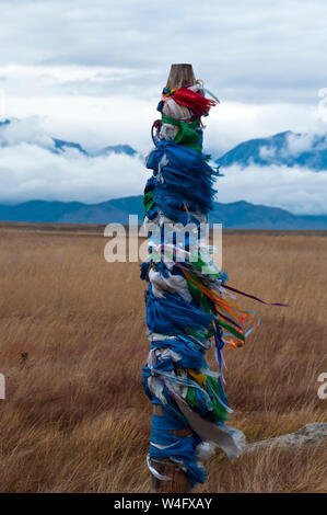 Valle Barguzin Russia, sciamano sito con totem pole in valle Foto Stock