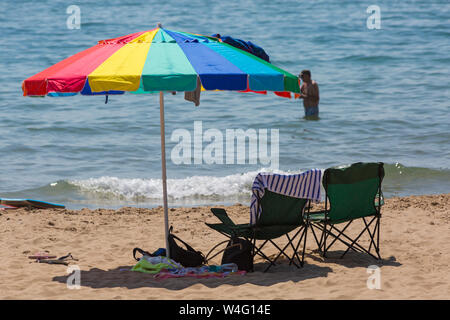 Bournemouth Dorset UK. Il 23 luglio 2019. Regno Unito: meteo migliaia affollano le spiagge a Bournemouth durante l'ondata di caldo su una cocente sole e caldo giorno. Credito: Carolyn Jenkins/Alamy Live News Foto Stock