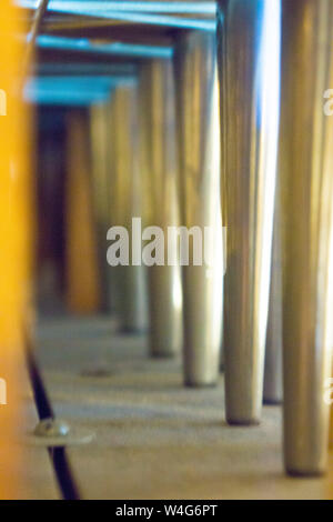 Parte dell'organo da chiesa con molti tubi d'aria fatta di metallo Foto Stock