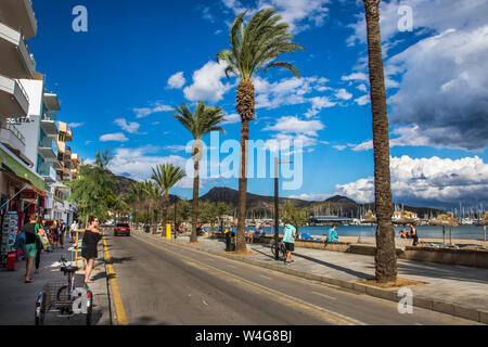 Maiorca, Strandpromenade in Port de Pollenca Maiorca Spanien Foto Stock