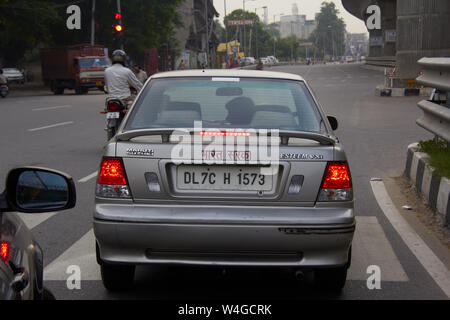 Il traffico su strada, New Delhi, India Foto Stock