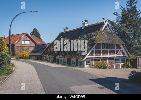 Con tetto di paglia house, Kirchwerder, Amburgo, Germania Foto Stock