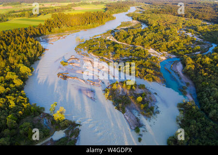 Vista aerea del fiume Isar, l'acqua alta, vicino a Geretsried, Alta Baviera, Germania Foto Stock