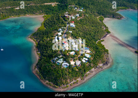 Vista aerea di case presso Airlie Beach, Queensland, Australia Foto Stock