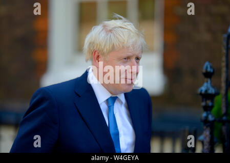 Londra, Regno Unito. Luglio 23rd. Boris Johnson lascia la sua base in grande College Street, Westminster, dopo la sua elezione come leader del partito conservatore, e quindi il primo ministro Credito: PjrFoto/Alamy Live News Foto Stock