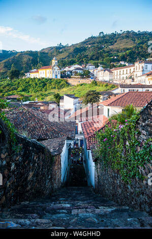 Vista della città coloniale di Ouro Preto, Minas Gerais, Brasile Foto Stock