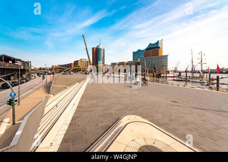 Pontili e Elbphilharmonie, Amburgo, Germania Foto Stock