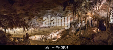 Grotte del Drach, Panorama in der Tropfsteinhöhle Cuevas del drac, Drachenhöhle, Porto Christo, Mallorca, Spanien Foto Stock