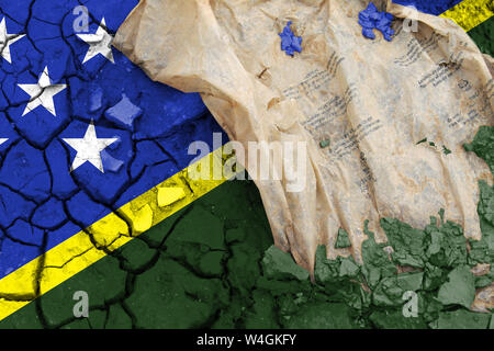 Bandiera delle Isole Salomone, il flag è raffigurato sulla massa rotto. Concetto di ecologia con inquinamento ambientale da rifiuti domestici e industriali. Foto Stock