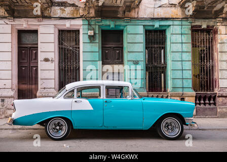 Parcheggiata l'auto d'epoca, Havana, Cuba Foto Stock