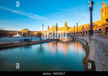 Lunga esposizione della Plaza de Espana, Siviglia, Spagna Foto Stock