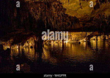 Grotte del Drach, vedere in der Tropfsteinhöhle Cuevas del drac, Drachenhöhle, Porto Christo, Mallorca, Spanien Foto Stock