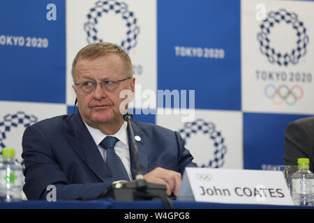 Tokyo, Giappone. 23 Luglio, 2019. John Coates, il presidente del Comitato Olimpico Internazionale (CIO) Commissione di Coordinamento per i Giochi Olimpici di Tokyo 2020, assiste il CIO - Tokyo 2020 conferenza stampa congiunta per la decima riunione di revisione del progetto tra il CIO e il Tokyo Comitato organizzatore dei Giochi Olimpici e Paraolimpici (Tokyo 2020) a Tokyo in Giappone, il 23 luglio 2019. Credito: Du Natalino/Xinhua/Alamy Live News Foto Stock